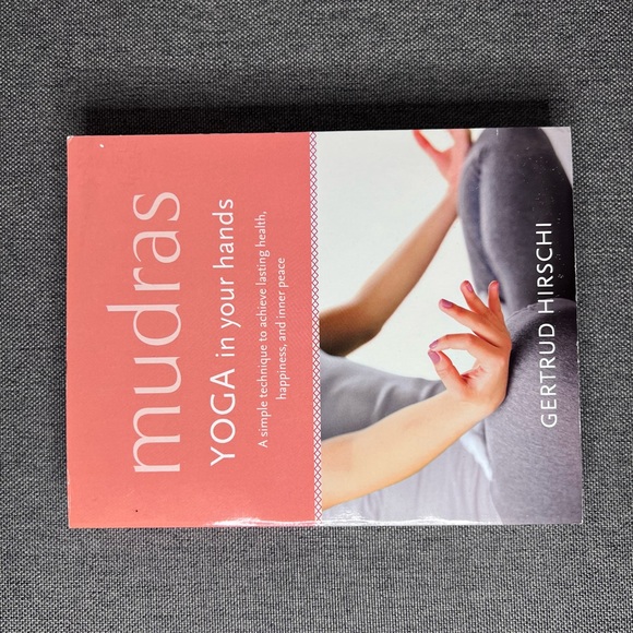 Mudras - Yoga In Your Hands Book - Picture 4 of 7
